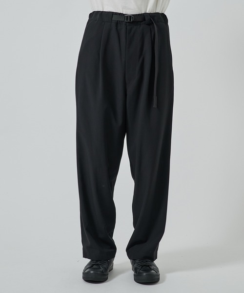 UJOH（ウジョー）の「【UJOH HOMME/ウジョー】別注 Tape -Belt 1 Tuck PNT（スラックス・メンズ・ブラック・4/5）」の4枚目の写真