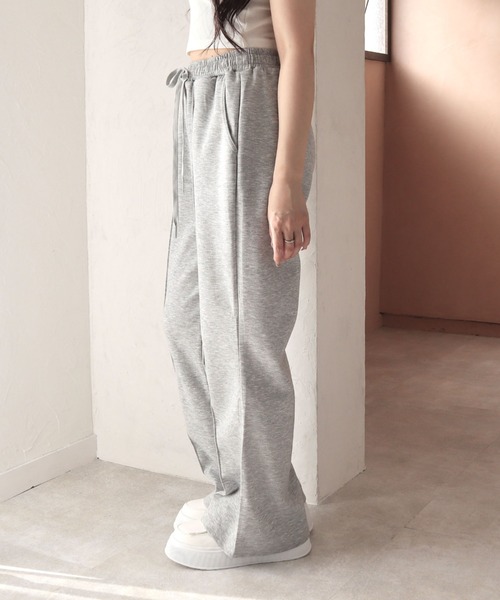 CECIL McBEE(セシルマクビー)の「ダンボールセンターシームフレアイージーパンツ(スウェットパンツ・レディース・グレー・LARGE/MEDIUM)」の4枚目の写真