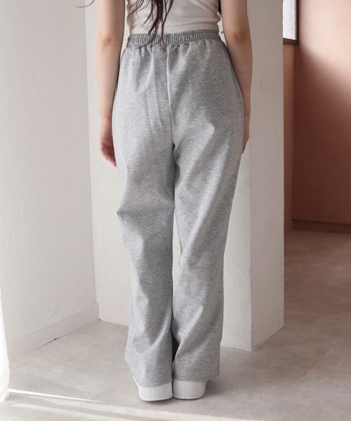 CECIL McBEE(セシルマクビー)の「ダンボールセンターシームフレアイージーパンツ(スウェットパンツ・レディース・グレー・LARGE/MEDIUM)」の5枚目の写真