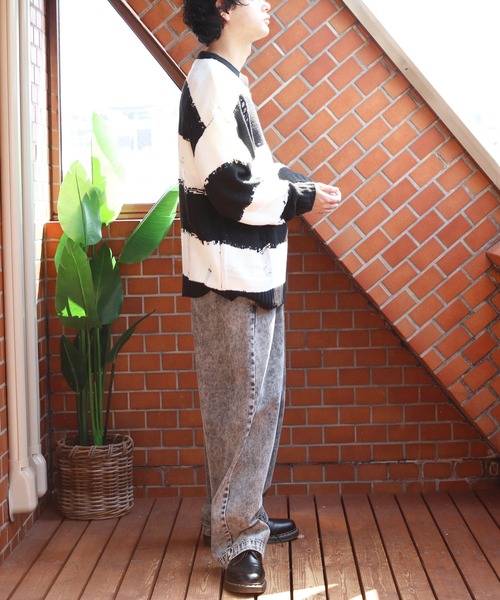 8(eight)(エイト)の「ダメージボーダークルーネックニット(ニット/セーター・メンズ・レッド/ホワイト/チャコールグレー・MEDIUM/LARGE)」の11枚目の写真