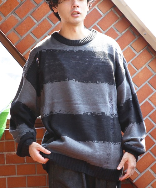 8(eight)(エイト)の「ダメージボーダークルーネックニット(ニット/セーター・メンズ・レッド/ホワイト/チャコールグレー・MEDIUM/LARGE)」の12枚目の写真