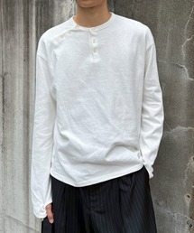 Chikashitsu +（チカシツプラス）の「【Chikashitsu +】double button henry neck long sleeve tee / 【チカシツプラス】ダブルボタンヘンリーネック長袖Tシャツ（Tシャツ/カットソー）」