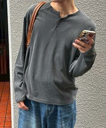 Chikashitsu +（チカシツプラス）の「【Chikashitsu +】double button henry neck long sleeve tee / 【チカシツプラス】ダブルボタンヘンリーネック長袖Tシャツ（Tシャツ/カットソー）」