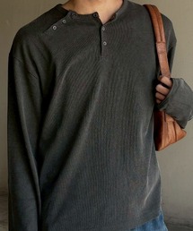 Never mind the XU / Chikashitsu+（ネバーマインド ザ エックスユー / チカシツプラス）の「【Chikashitsu +】double button henry neck long sleeve tee / 【チカシツプラス】ダブルボタンヘンリーネック長袖Tシャツ（Tシャツ/カットソー）」