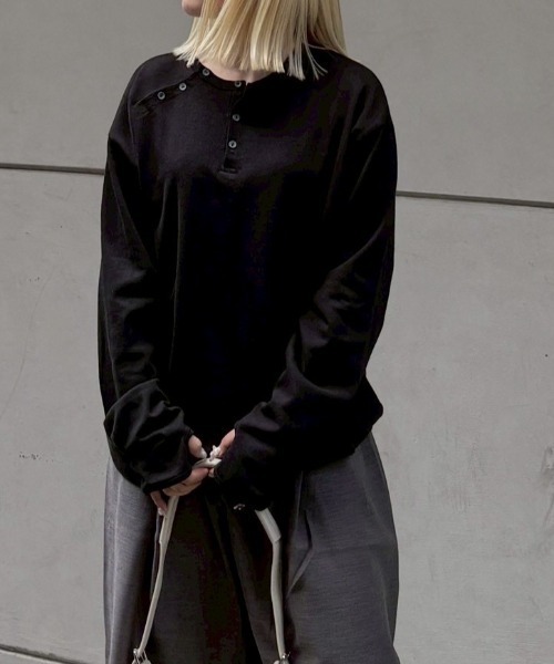 Chikashitsu +(チカシツプラス)の「【Chikashitsu +】double button henry neck long sleeve tee / 【チカシツプラス】ダブルボタンヘンリーネック長袖Tシャツ(Tシャツ/カットソー・メンズ・チャコール/ブラック/ホワイト/ブルー・ONE SIZE)」の15枚目の写真