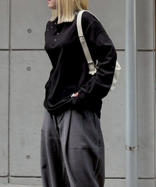 Chikashitsu +(チカシツプラス)の「【Chikashitsu +】double button henry neck long sleeve tee / 【チカシツプラス】ダブルボタンヘンリーネック長袖Tシャツ(Tシャツ/カットソー・メンズ・チャコール/ブラック/ホワイト/ブルー・ONE SIZE)」の16枚目の写真