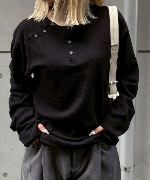 Chikashitsu +(チカシツプラス)の「【Chikashitsu +】double button henry neck long sleeve tee / 【チカシツプラス】ダブルボタンヘンリーネック長袖Tシャツ(Tシャツ/カットソー・メンズ・チャコール/ブラック/ホワイト/ブルー・ONE SIZE)」の17枚目の写真