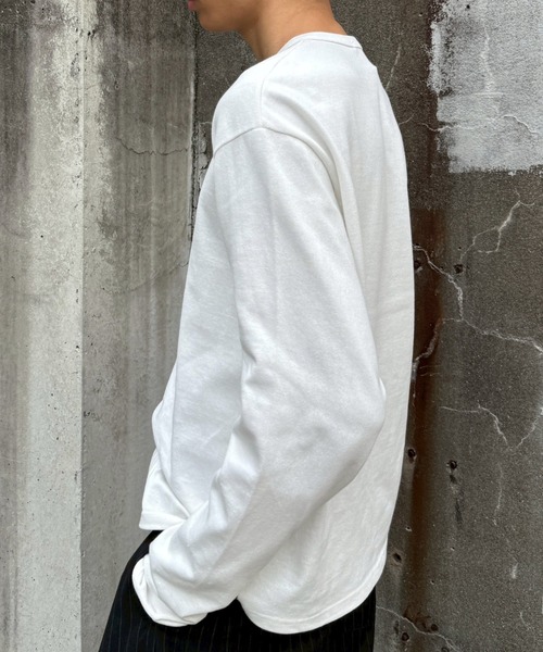 Chikashitsu +(チカシツプラス)の「【Chikashitsu +】double button henry neck long sleeve tee / 【チカシツプラス】ダブルボタンヘンリーネック長袖Tシャツ(Tシャツ/カットソー・メンズ・チャコール/ブラック/ホワイト/ブルー・ONE SIZE)」の6枚目の写真