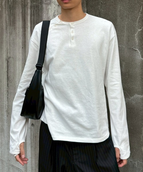 Chikashitsu +(チカシツプラス)の「【Chikashitsu +】double button henry neck long sleeve tee / 【チカシツプラス】ダブルボタンヘンリーネック長袖Tシャツ(Tシャツ/カットソー・メンズ・チャコール/ブラック/ホワイト/ブルー・ONE SIZE)」の5枚目の写真