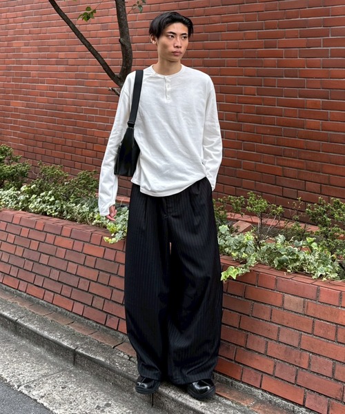 Chikashitsu +(チカシツプラス)の「【Chikashitsu +】double button henry neck long sleeve tee / 【チカシツプラス】ダブルボタンヘンリーネック長袖Tシャツ(Tシャツ/カットソー・メンズ・チャコール/ブラック/ホワイト/ブルー・ONE SIZE)」の9枚目の写真