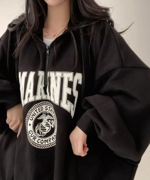 yuue' ( wear )(ユーイ)の「オーバーサイズカレッジロゴハーフジップパーカー/フーディー/ユニセックス(パーカー・レディース・ブラック/グレー・FREE)」の2枚目の写真