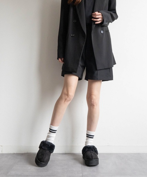 Fabby fabby（ファビィーファビィー）の「ボリュームボアバックストラップサンダル（サンダル・レディース・キャメル/ブラック・MEDIUM/LARGE）」の20枚目の写真