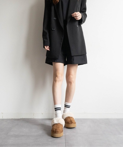 Fabby fabby（ファビィーファビィー）の「ボリュームボアバックストラップサンダル（サンダル・レディース・キャメル/ブラック・MEDIUM/LARGE）」の22枚目の写真