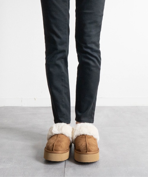 Fabby fabby（ファビィーファビィー）の「ボリュームボアバックストラップサンダル（サンダル・レディース・キャメル/ブラック・MEDIUM/LARGE）」の15枚目の写真