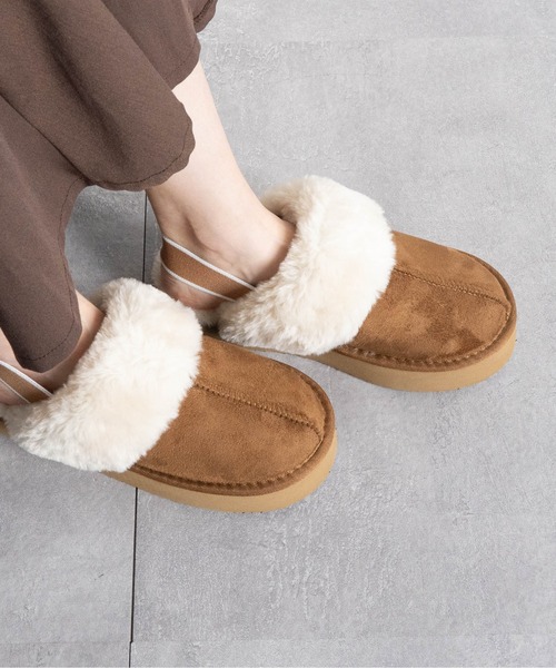 Fabby fabby（ファビィーファビィー）の「ボリュームボアバックストラップサンダル（サンダル・レディース・キャメル/ブラック・MEDIUM/LARGE）」の7枚目の写真