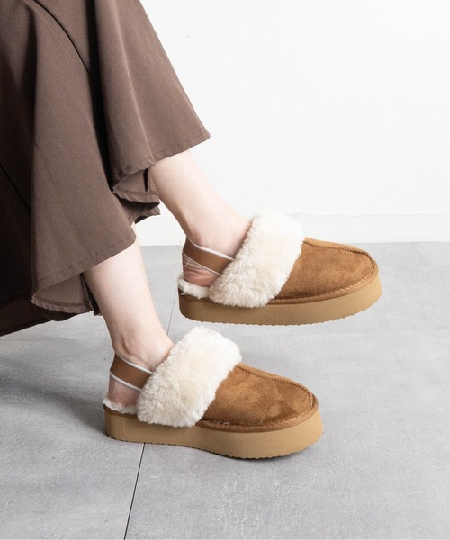 Fabby fabby（ファビィーファビィー）の「ボリュームボアバックストラップサンダル（サンダル・レディース・キャメル/ブラック・MEDIUM/LARGE）」の8枚目の写真