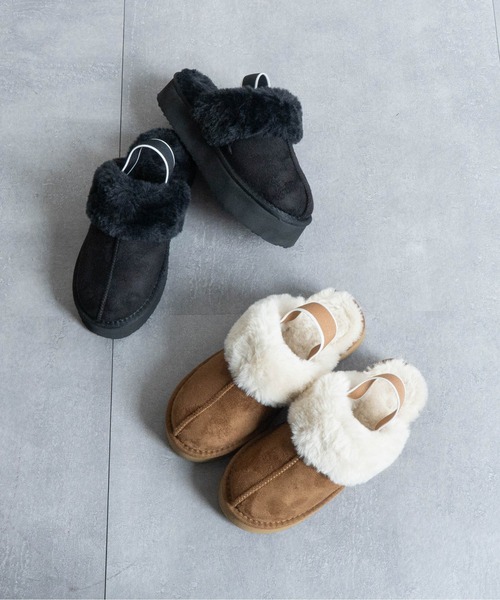 Fabby fabby（ファビィーファビィー）の「ボリュームボアバックストラップサンダル（サンダル・レディース・キャメル/ブラック・MEDIUM/LARGE）」の3枚目の写真