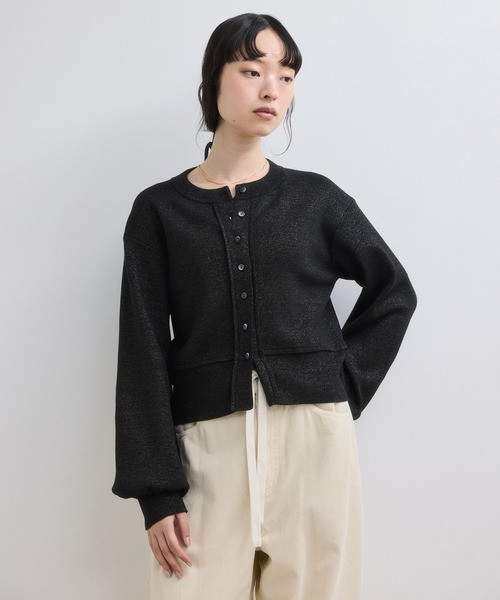 ADAM ET ROPE'(アダムエロペ)の「【WEB限定】ラメニットコンパクトカーディガン(カーディガン/ボレロ・レディース・グレー/ダークブラウン/レッド/ブラック・FREE)」の2枚目の写真