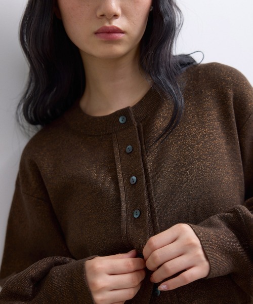 ADAM ET ROPE'(アダムエロペ)の「【WEB限定】ラメニットコンパクトカーディガン(カーディガン/ボレロ・レディース・グレー/ダークブラウン/レッド/ブラック・FREE)」の14枚目の写真