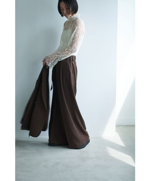 marjour（マージュール）の「BELTED BROWN PANTS（スラックス・レディース・ブラウン・M）」の21枚目の写真