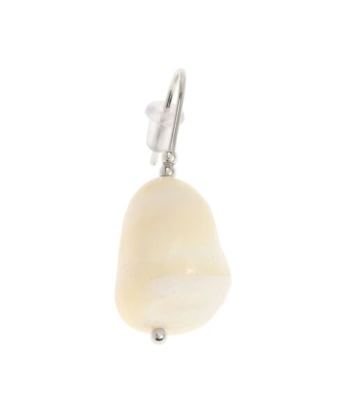 Ungrid（アングリッド）の「シェルモチーフピアス（ピアス（両耳用）・レディース・アイボリー・FREE）」の4枚目の写真