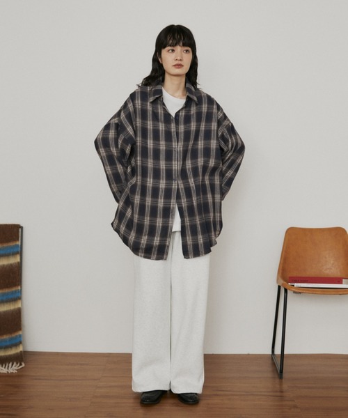 MERLOT（メルロー）の「ウールタッチオーバーサイズチェックシャツ（シャツ/ブラウス・レディース・ベージュ/ネイビー・FREE）」の11枚目の写真