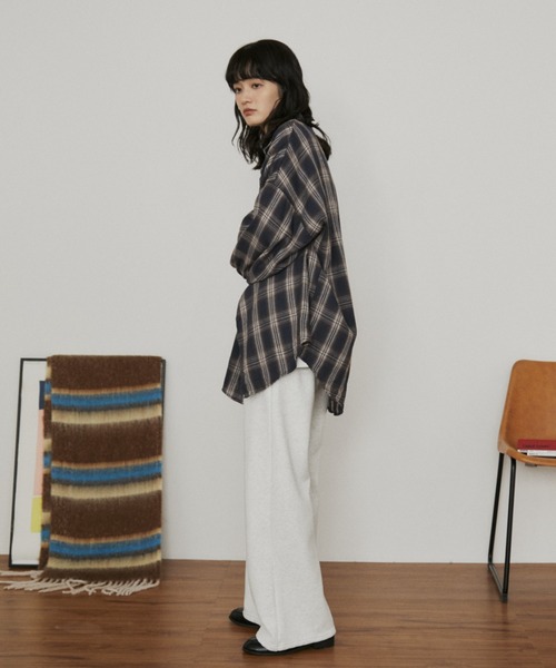 MERLOT（メルロー）の「ウールタッチオーバーサイズチェックシャツ（シャツ/ブラウス・レディース・ベージュ/ネイビー・FREE）」の12枚目の写真