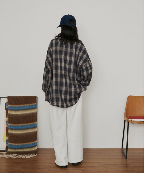 MERLOT（メルロー）の「ウールタッチオーバーサイズチェックシャツ（シャツ/ブラウス・レディース・ベージュ/ネイビー・FREE）」の10枚目の写真