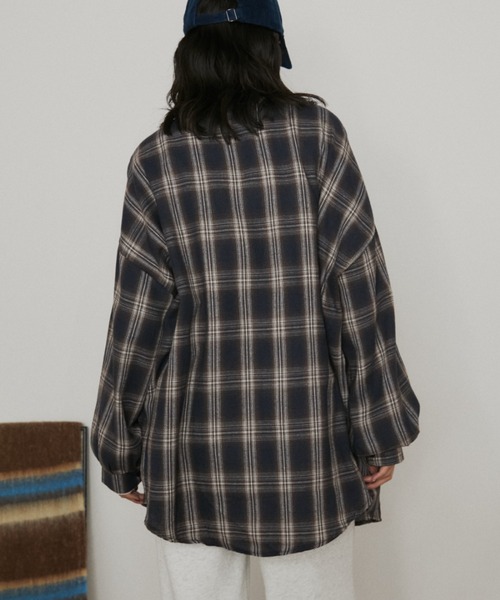 MERLOT（メルロー）の「ウールタッチオーバーサイズチェックシャツ（シャツ/ブラウス・レディース・ベージュ/ネイビー・FREE）」の7枚目の写真