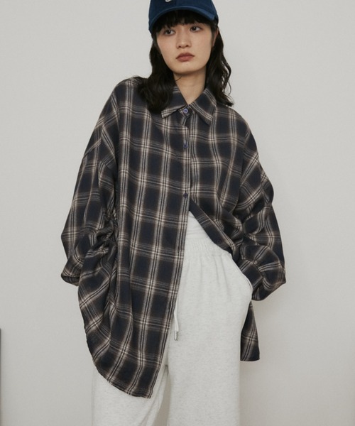 MERLOT（メルロー）の「ウールタッチオーバーサイズチェックシャツ（シャツ/ブラウス・レディース・ベージュ/ネイビー・FREE）」の5枚目の写真