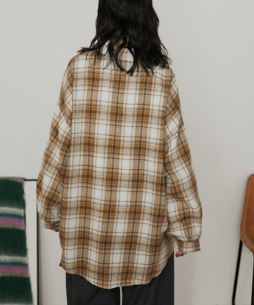 MERLOT（メルロー）の「ウールタッチオーバーサイズチェックシャツ（シャツ/ブラウス・レディース・ベージュ/ネイビー・FREE）」の20枚目の写真