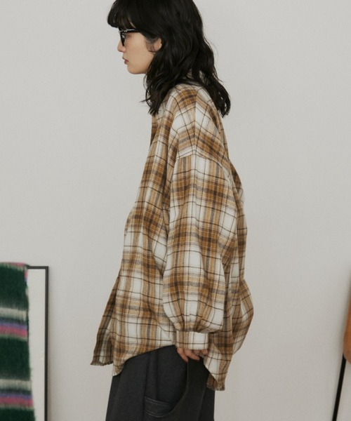 MERLOT（メルロー）の「ウールタッチオーバーサイズチェックシャツ（シャツ/ブラウス・レディース・ベージュ/ネイビー・FREE）」の19枚目の写真