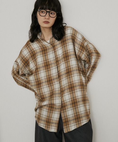 MERLOT（メルロー）の「ウールタッチオーバーサイズチェックシャツ（シャツ/ブラウス・レディース・ベージュ/ネイビー・FREE）」の18枚目の写真