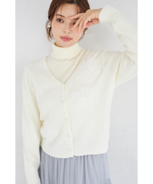 tocco closet(トッコ クローゼット)の「【ZOZO限定】パール釦チュールフラワーモチーフニットカーディガン(カーディガン/ボレロ・レディース・アイボリー/ブラック/グレー・M)」の10枚目の写真