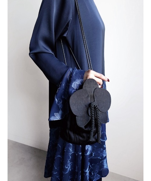 sahara(サハラ)の「Flower Motif Drawstring Bag/フラワーモチーフドローストリングバッグ(ショルダーバッグ・レディース・ブラック/ベージュ・FREE)」の11枚目の写真