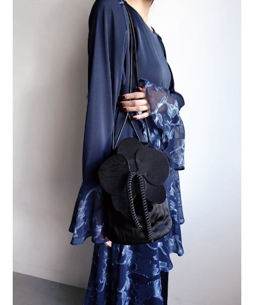sahara(サハラ)の「Flower Motif Drawstring Bag/フラワーモチーフドローストリングバッグ(ショルダーバッグ・レディース・ブラック/ベージュ・FREE)」の15枚目の写真