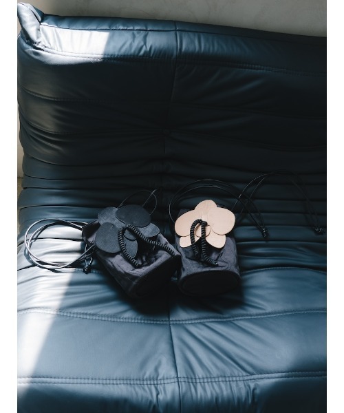 sahara(サハラ)の「Flower Motif Drawstring Bag/フラワーモチーフドローストリングバッグ(ショルダーバッグ・レディース・ブラック/ベージュ・FREE)」の19枚目の写真