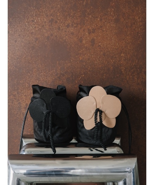 sahara(サハラ)の「Flower Motif Drawstring Bag/フラワーモチーフドローストリングバッグ(ショルダーバッグ・レディース・ブラック/ベージュ・FREE)」の20枚目の写真