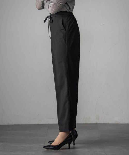 la.f…（ラエフ）の「【WEB限定】"ウエストゴムで快適"ワイドパンツ≪洗濯機で洗える≫（その他パンツ・レディース・キャメル/ブラック系その他/ブラック・11号/9号/7号）」の6枚目の写真