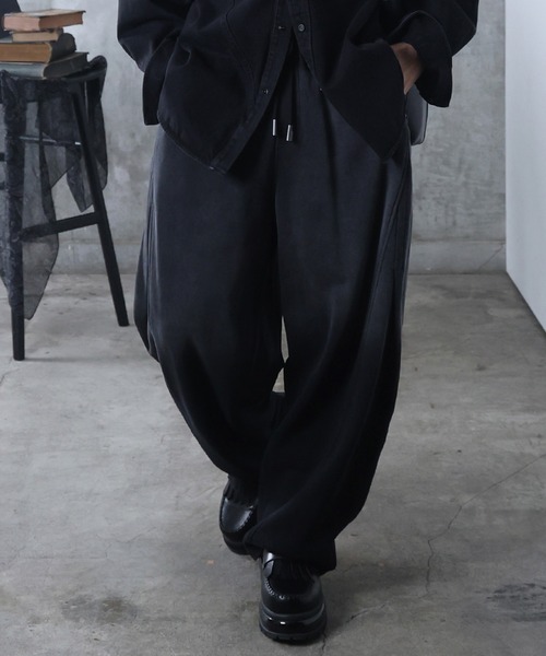 Confirm(コンファーム)の「AW フェード加工 タック スウェットパンツ メンズ レディース ユニセックス 【Confirm】(スウェットパンツ・メンズ・ブラック・M/L)」の1枚目の写真