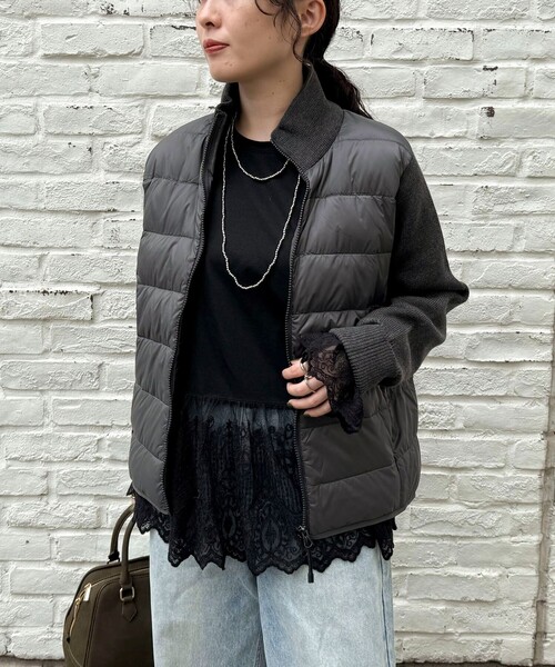 fredy emue（フレディエミュ）の「【TAION/タイオン】別注HI NECK DOWN JACKET+SLEEVE KNIT（ダウンジャケット/コート・レディース・チャコールグレー/オフホワイト/ブラウン系その他/ブラック・38）」の10枚目の写真