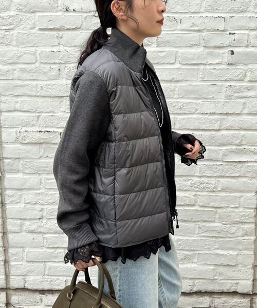 fredy emue（フレディエミュ）の「【TAION/タイオン】別注HI NECK DOWN JACKET+SLEEVE KNIT（ダウンジャケット/コート・レディース・チャコールグレー/オフホワイト/ブラウン系その他/ブラック・38）」の11枚目の写真