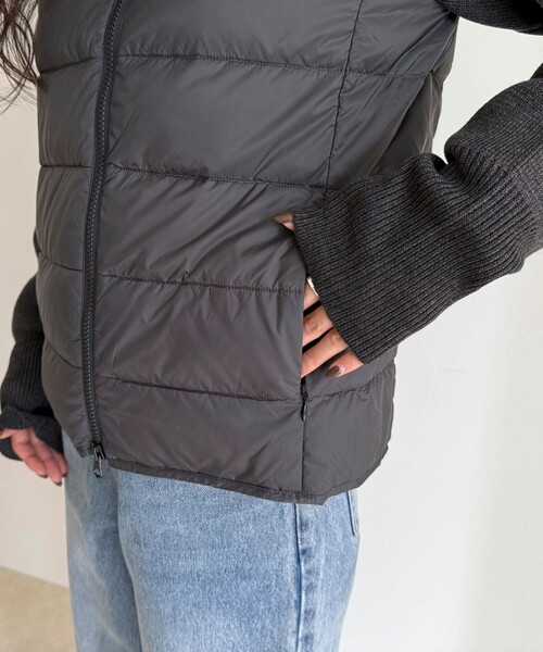 fredy emue（フレディエミュ）の「【TAION/タイオン】別注HI NECK DOWN JACKET+SLEEVE KNIT（ダウンジャケット/コート・レディース・チャコールグレー/オフホワイト/ブラウン系その他/ブラック・38）」の17枚目の写真