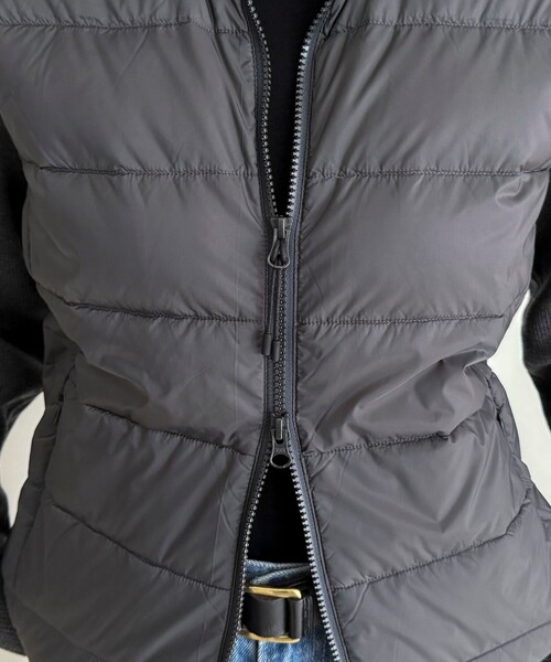 fredy emue（フレディエミュ）の「【TAION/タイオン】別注HI NECK DOWN JACKET+SLEEVE KNIT（ダウンジャケット/コート・レディース・チャコールグレー/オフホワイト/ブラウン系その他/ブラック・38）」の19枚目の写真