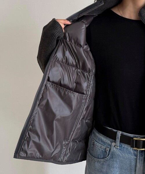 fredy emue（フレディエミュ）の「【TAION/タイオン】別注HI NECK DOWN JACKET+SLEEVE KNIT（ダウンジャケット/コート・レディース・チャコールグレー/オフホワイト/ブラウン系その他/ブラック・38）」の20枚目の写真