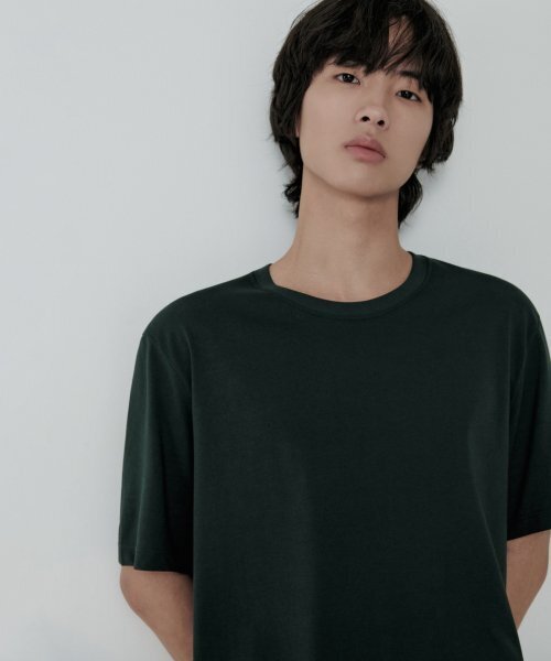 MUSINSA STANDARD（ムシンサスタンダード）の「[クールタンダード] ベーシッククルーネックTシャツ [ディープグリーン]（Tシャツ/カットソー・メンズ・その他・SMALL/MEDIUM/LARGE/X-LARGE/XX-LARGE/XXX-LARGE）」の2枚目の写真