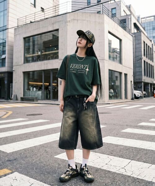 Verdnt（バーダント）の「切開ウォッシュドデニムバミューダパンツ[ビンテージ]（その他パンツ・レディース・ターコイズブルー系・SMALL/MEDIUM/LARGE/X-LARGE）」の9枚目の写真