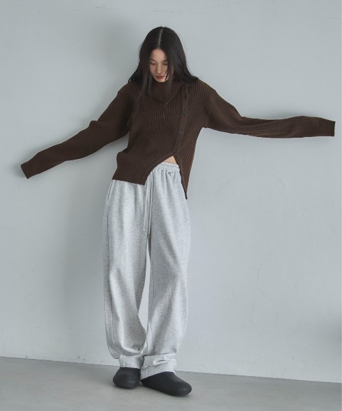 feepur（フェピュール）の「【ハンドウォッシャブル】アシンメトリーカラーサイドスリットボタンニット（ニット/セーター・レディース・ブラウン/ブラック・MEDIUM）」の21枚目の写真