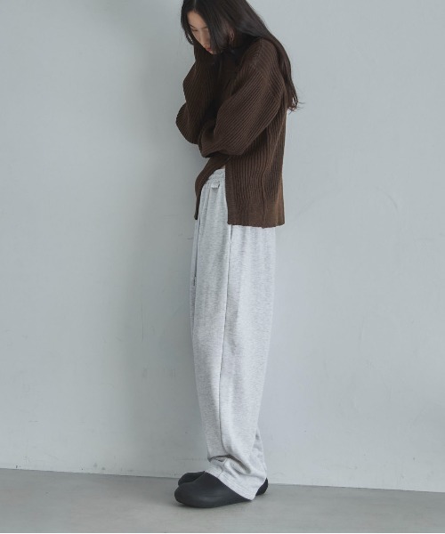 feepur（フェピュール）の「【ハンドウォッシャブル】アシンメトリーカラーサイドスリットボタンニット（ニット/セーター・レディース・ブラウン/ブラック・MEDIUM）」の17枚目の写真