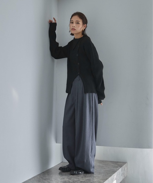 feepur（フェピュール）の「【ハンドウォッシャブル】アシンメトリーカラーサイドスリットボタンニット（ニット/セーター・レディース・ブラウン/ブラック・MEDIUM）」の8枚目の写真